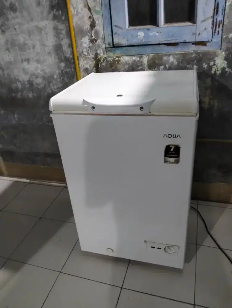 Jual bu freezer box ukuran 100 liter normal no kendala merk AQUA