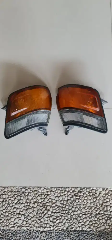 Lampu sein kijang kapsul