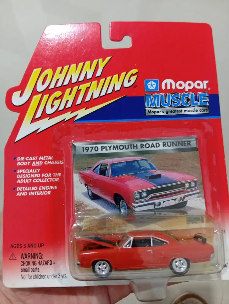 Johnny Lightning White Lightning Mopar Muscle 1970 Plymouth Road Runne