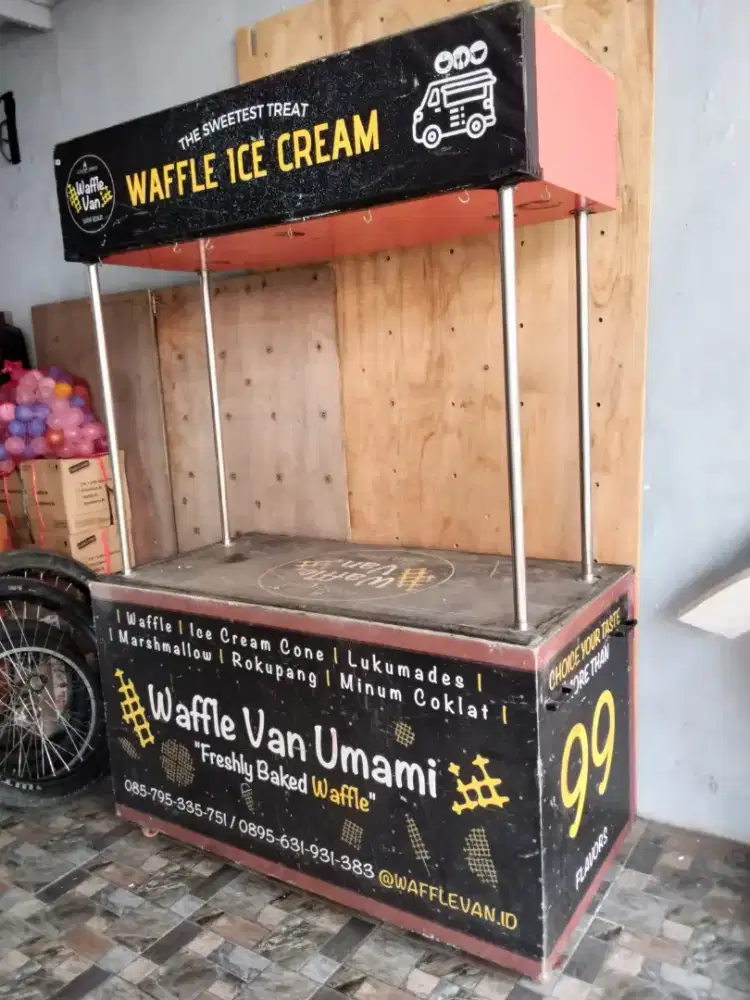 Gerobak Makanan Minuman Bekas Jualan Event Booth Kayu Lampu Neon Box