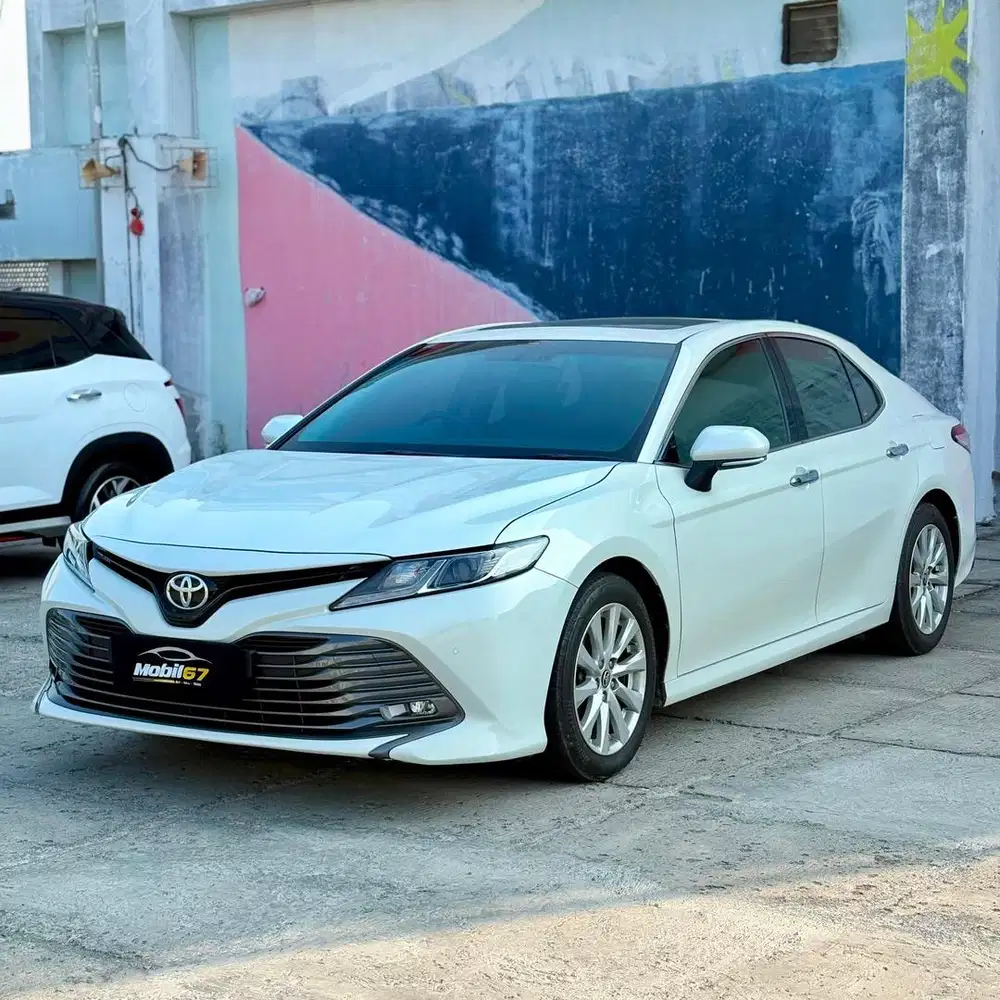 TOYOTA CAMRY V 2.4 2020 Km 15 rb LOWW!!