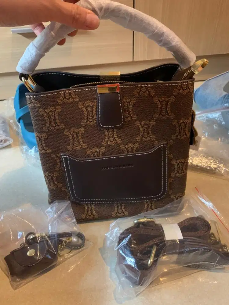 NEW FASHION IMPORT Bucket Bag