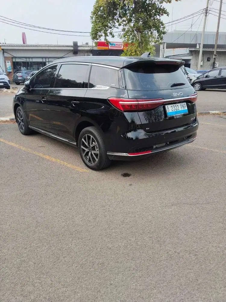 BYD M6 2026 Listrik