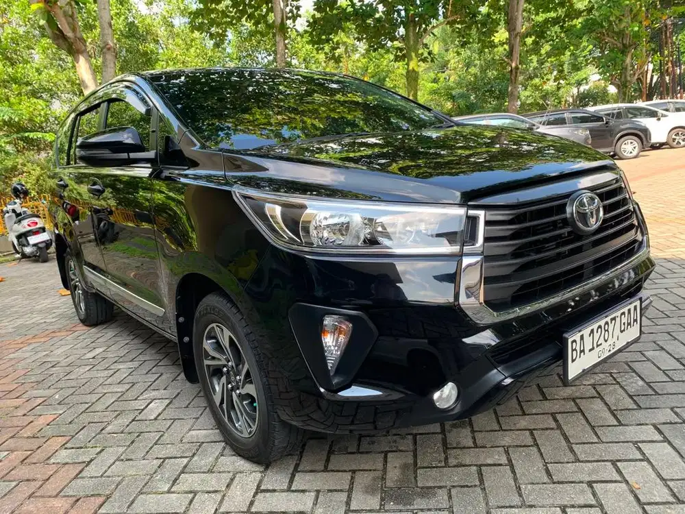 Innova Reborn 2.4 G Diesel Manual 2023, KM Low