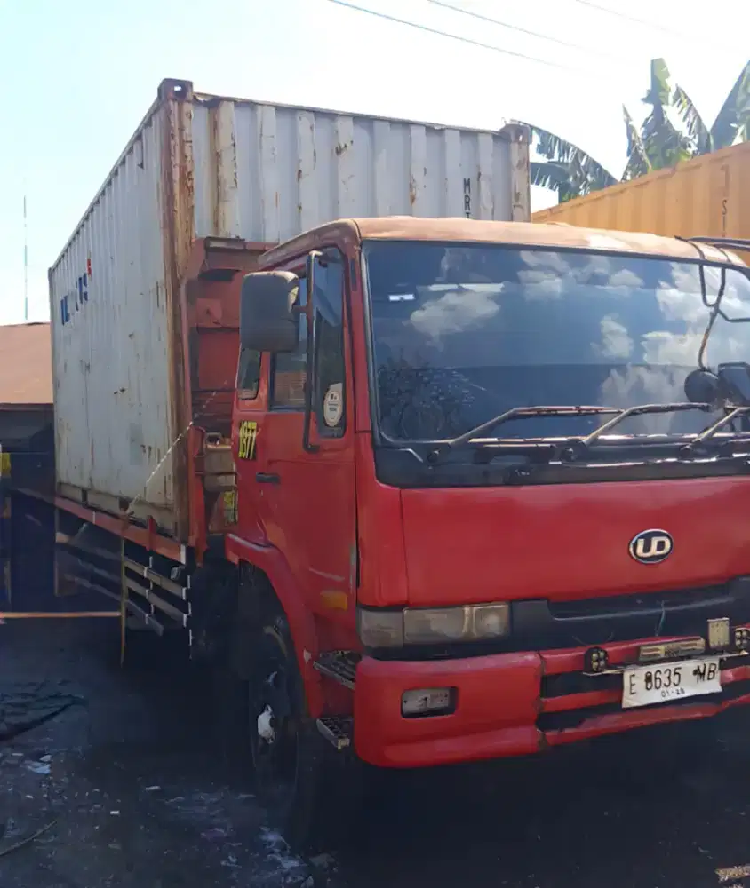 Truck Tronton Dump Truck Nissan 2005
