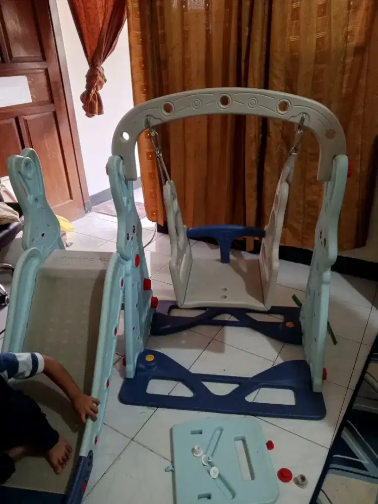 Perosotan ayunan anak