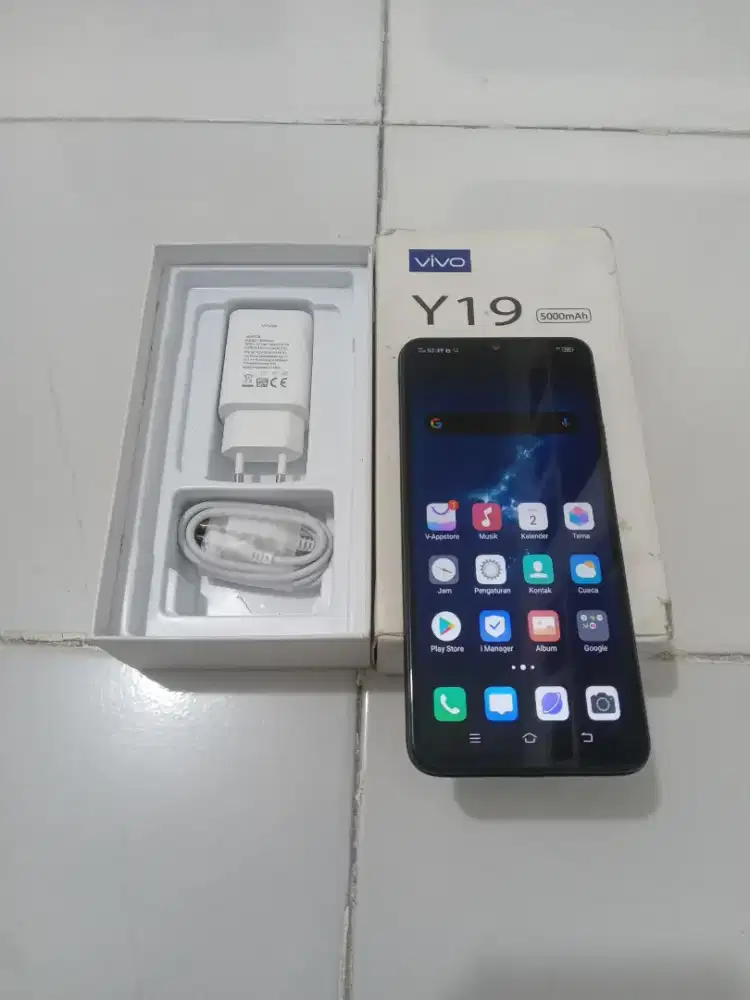 VIVO Y19 Ram 8GB fulset 'warna hitam'