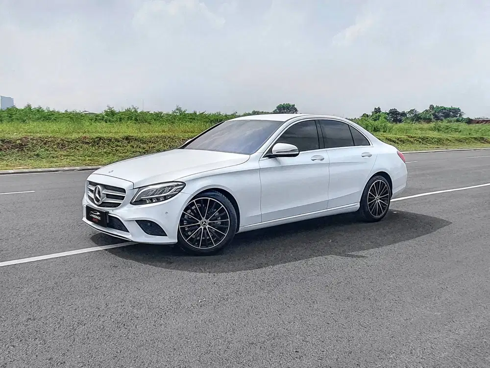 MERCEDES BENZ C200 EQ BOOST 1.5 TURBO 2019 W205 PUTIH VERY LOW ODO !!