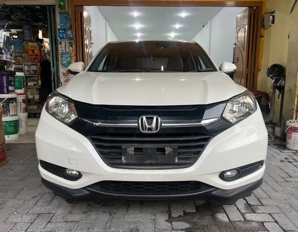 (TDP 39 JUTA!) Honda HRV RU1 1.5 E CVT/Automatic Putih 2017 [HR-V]
