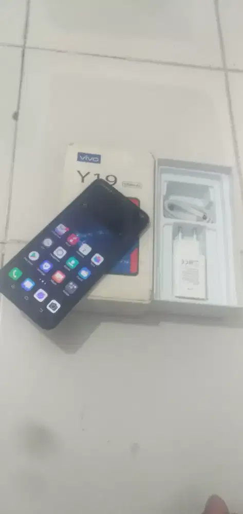 VIVO Y19 Ram 8GB fulset +warna hitam+