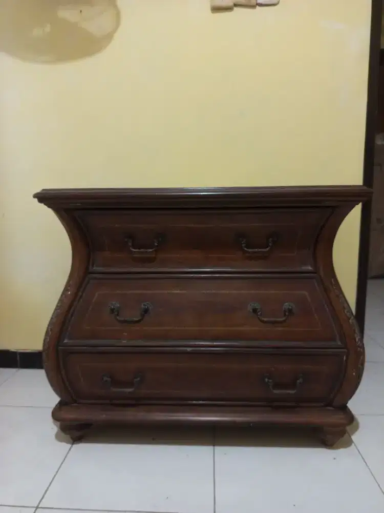 Lemari Laci Bombay( Bombe Chest) Vintage