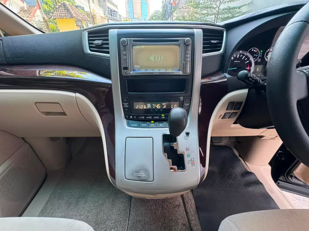 Toyota Alphard X 2.4 Matic Terawat
