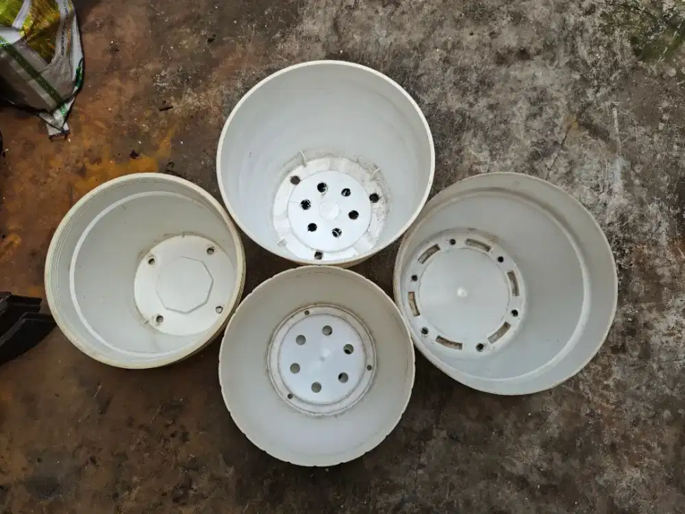 Pot bunga size kecil dan besar