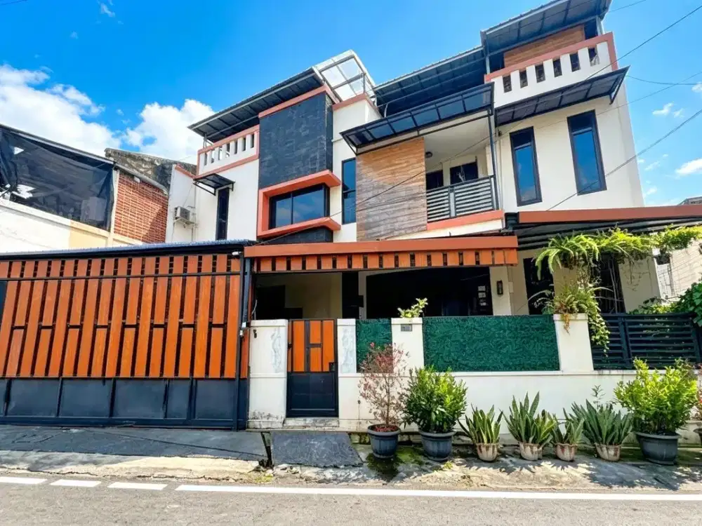 DIJUAL RUMAH 3 LANTAI FULL FURNISHED PTB DKI PONDOK KELAPA JAKARTA TIMUR | LOKASI STRATEGIS DEKAT TOL BECAKAYU