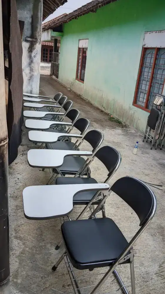 Agen kursi lipat kuliah kokoh