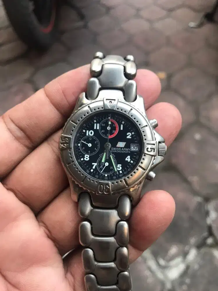 Jam tangan swissarmy titanium
