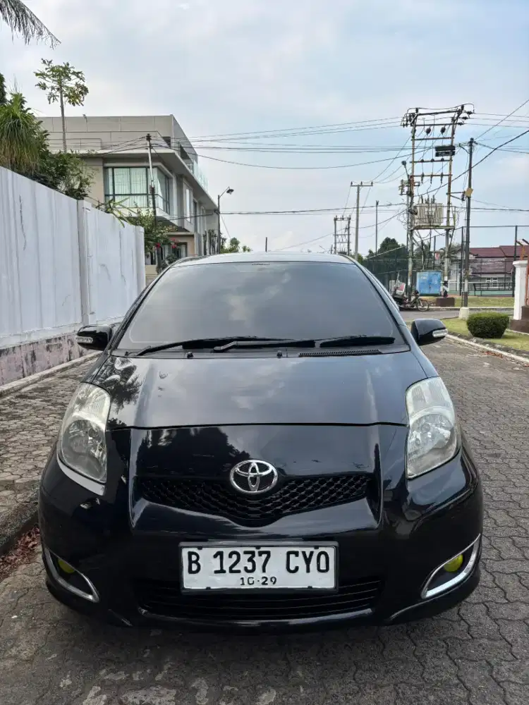 YARIS E AT 2012