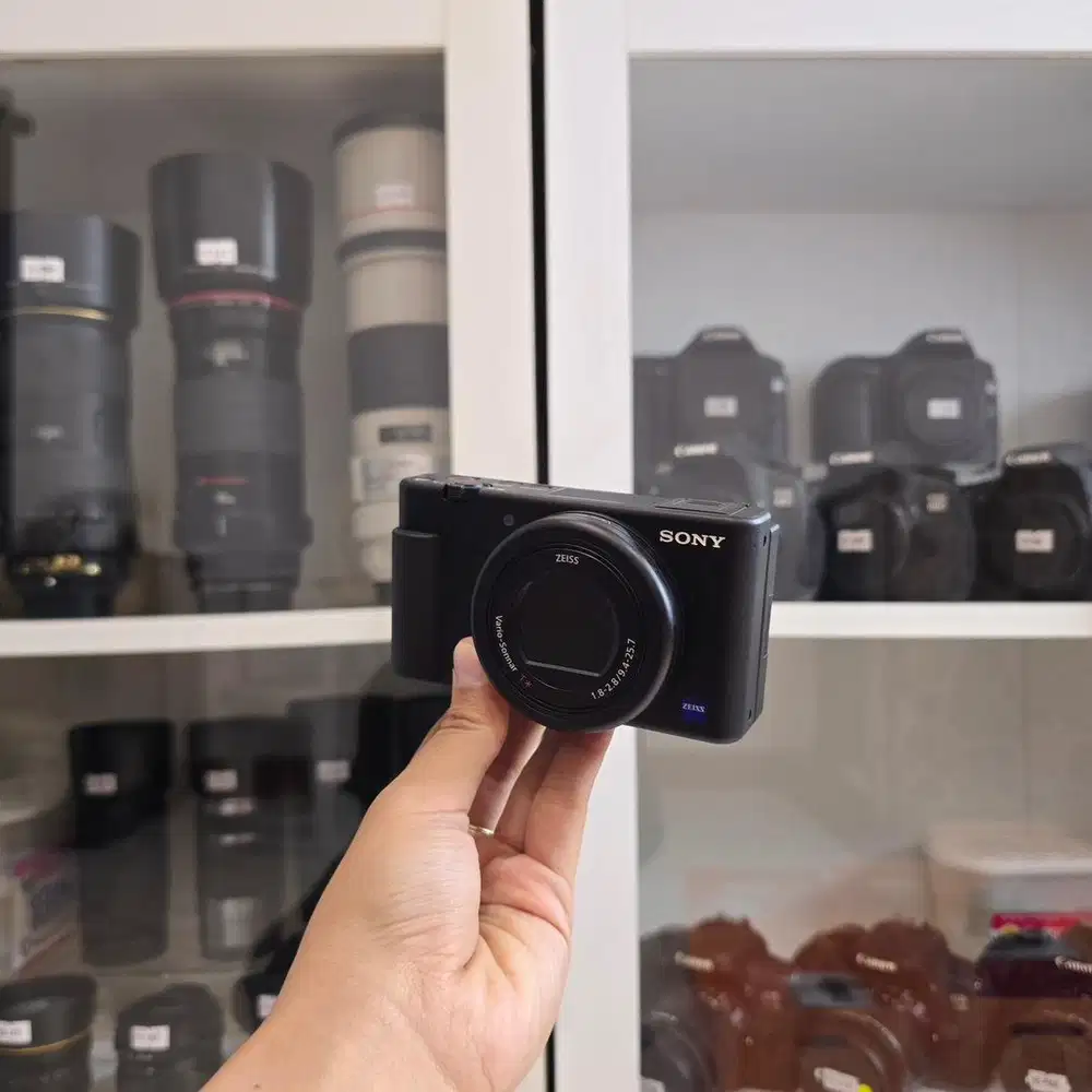 KAMERA SONY ZV-1 HITAM LIKE NEW (SN 0539)