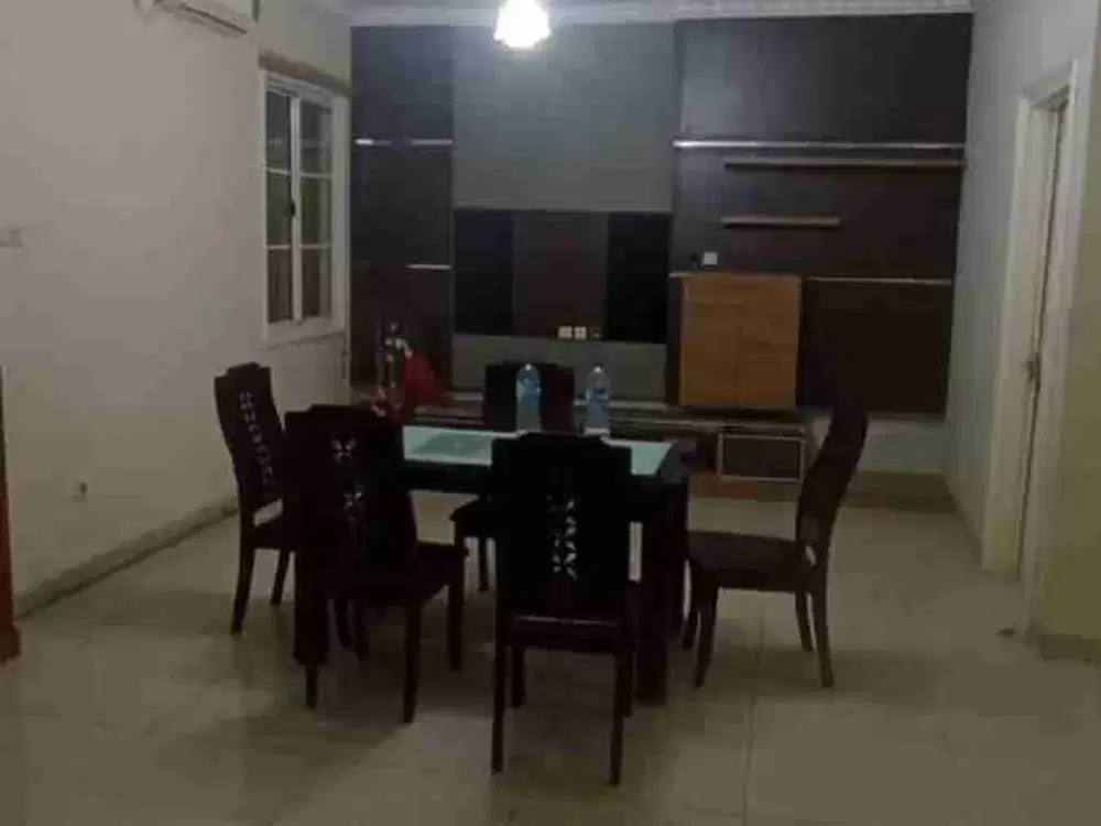 sewa cepat rumah pik1 8x15 furnished siap huni