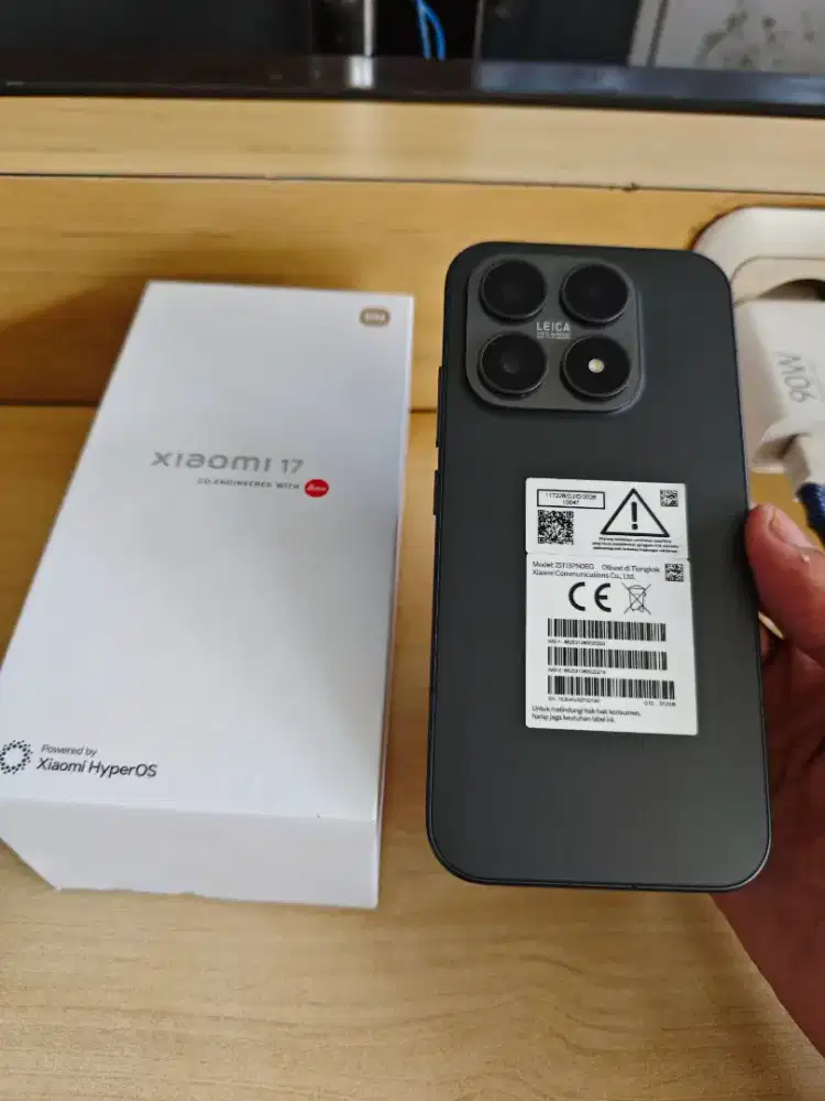Xiaomi 17 5G RAM 12/512GB Fullshet Bergaransi
