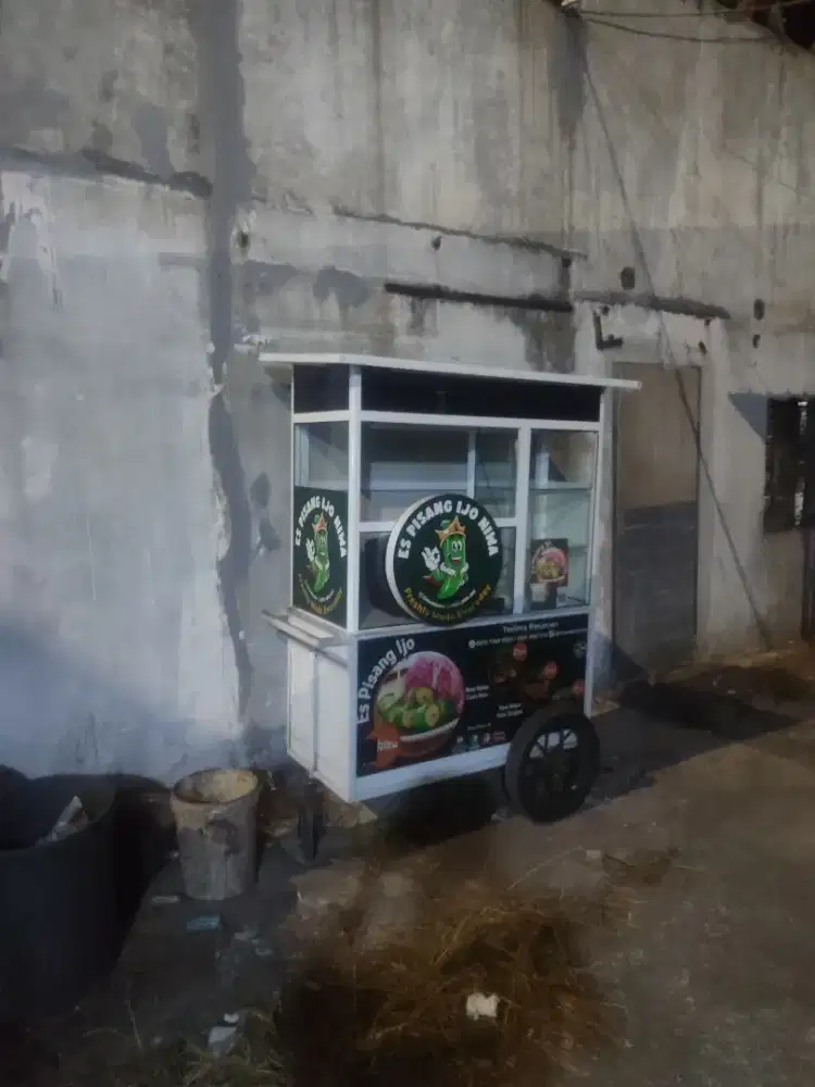 Dibutuhkan segera karyawan cowo jaga stand es pisang ijo