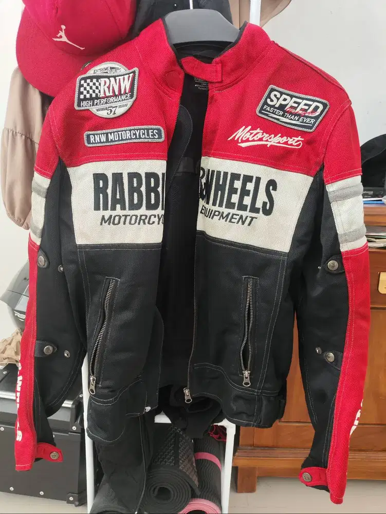 Jaket Rabbit & Wheels