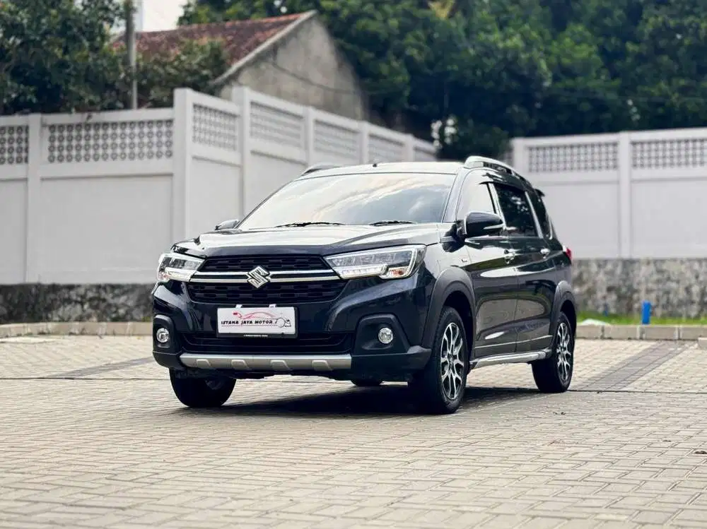 Suzuki XL7 1.5 ALPHA AT 2023 - HITAM