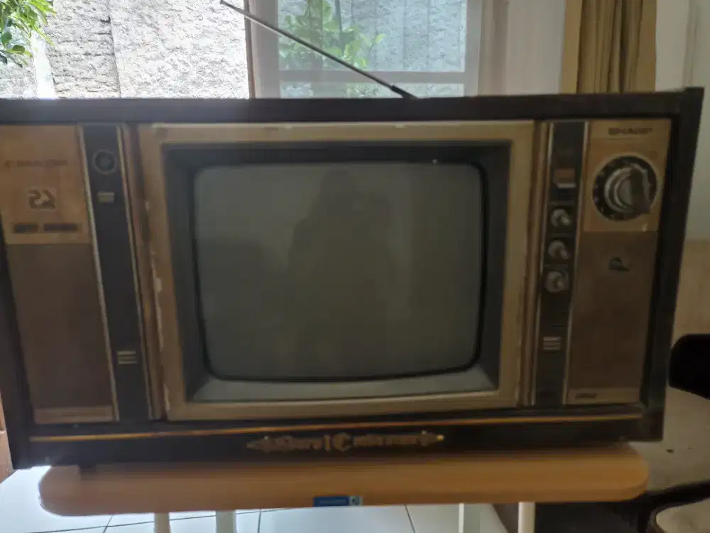 TV hitamputuh Sharp (Osaka, Japan) Model 14B-32A