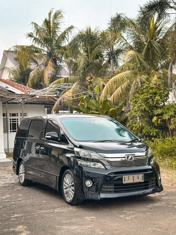 TOYOTA VELLFIRE ZG CBU AT 2013 (dp 13jt)