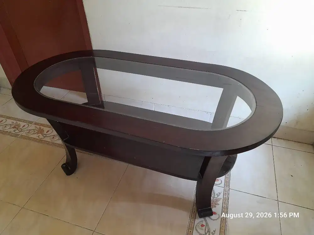 MEJA KAYU JATI UNTUK KURSI CANTIK