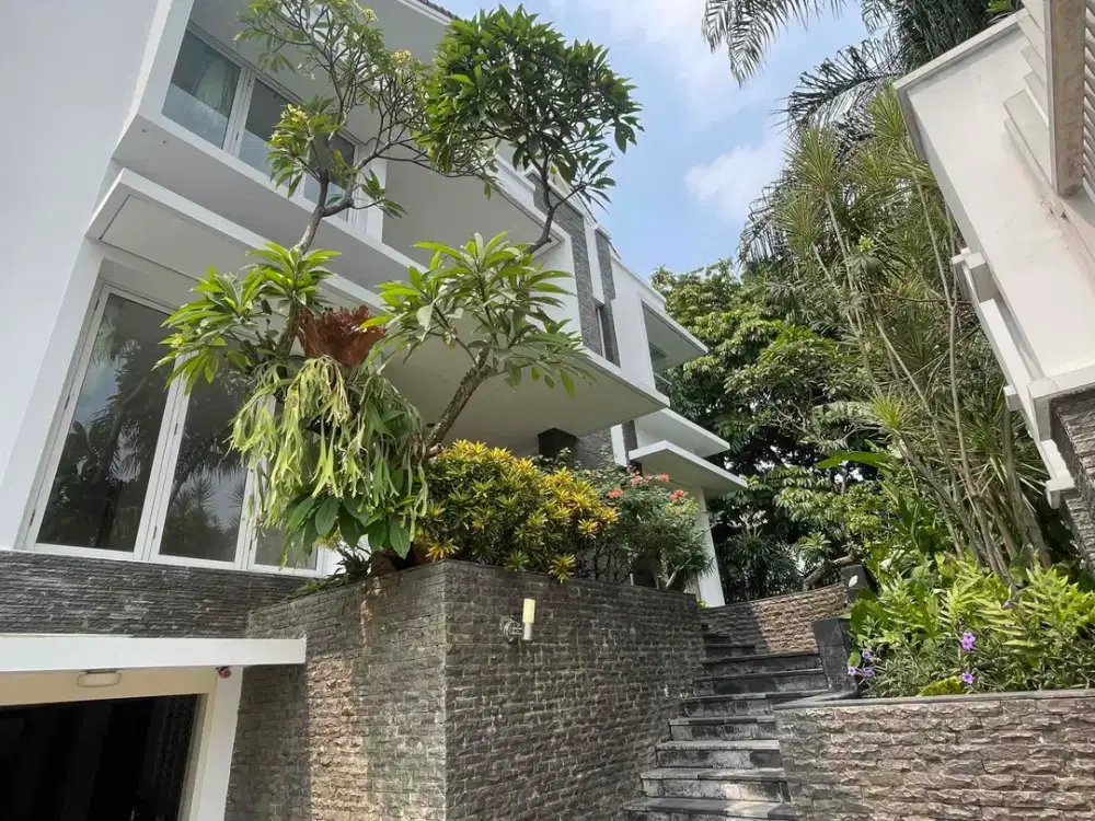 FOR RENT! LUXURIOUS HOUSE READY TO MOVED-IN IN PONDOK INDAH