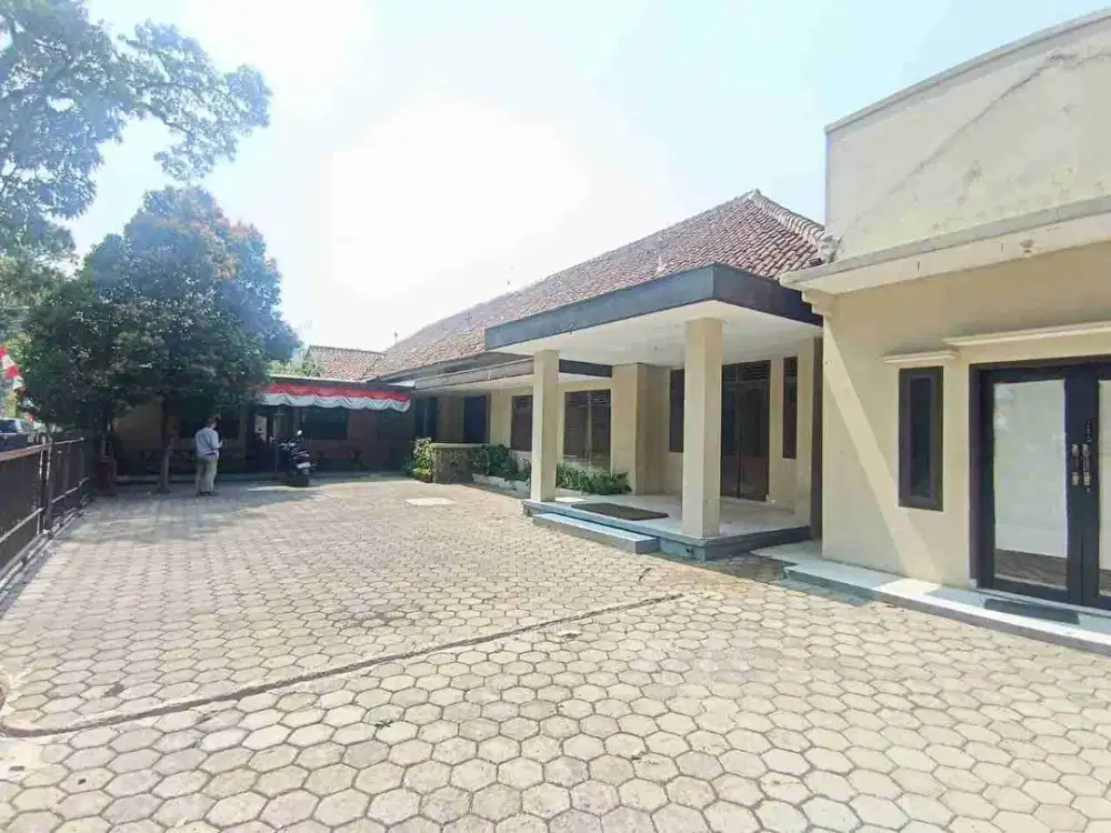 Sewa Rumah Untuk Restoran / Kantor Sayap Riau kota bandung