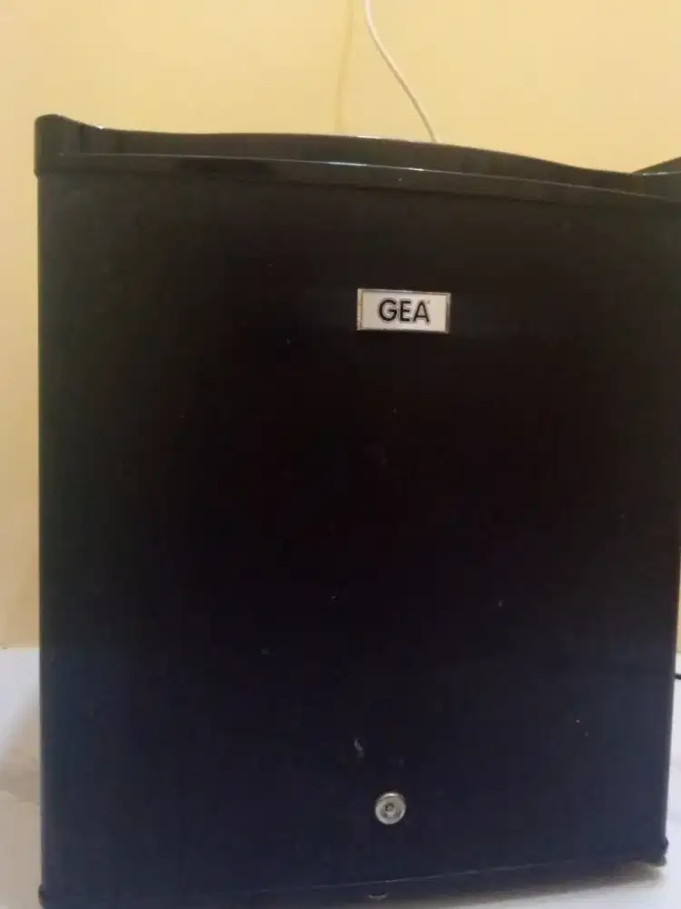 Kulkas mini Gea siap pakai