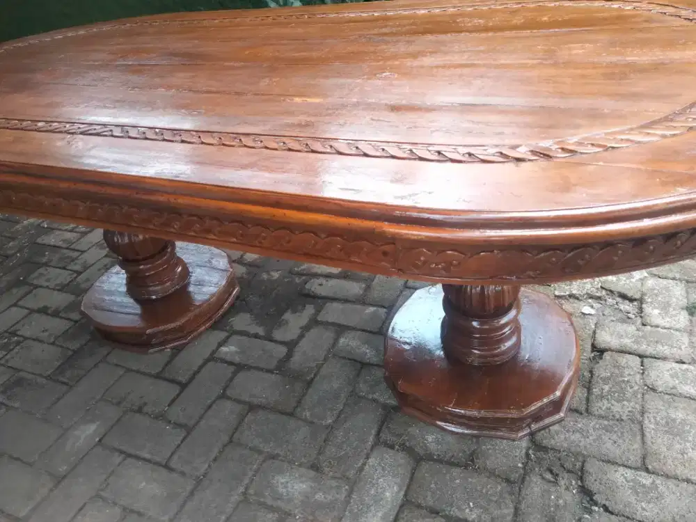 Meja makan kayu ukir