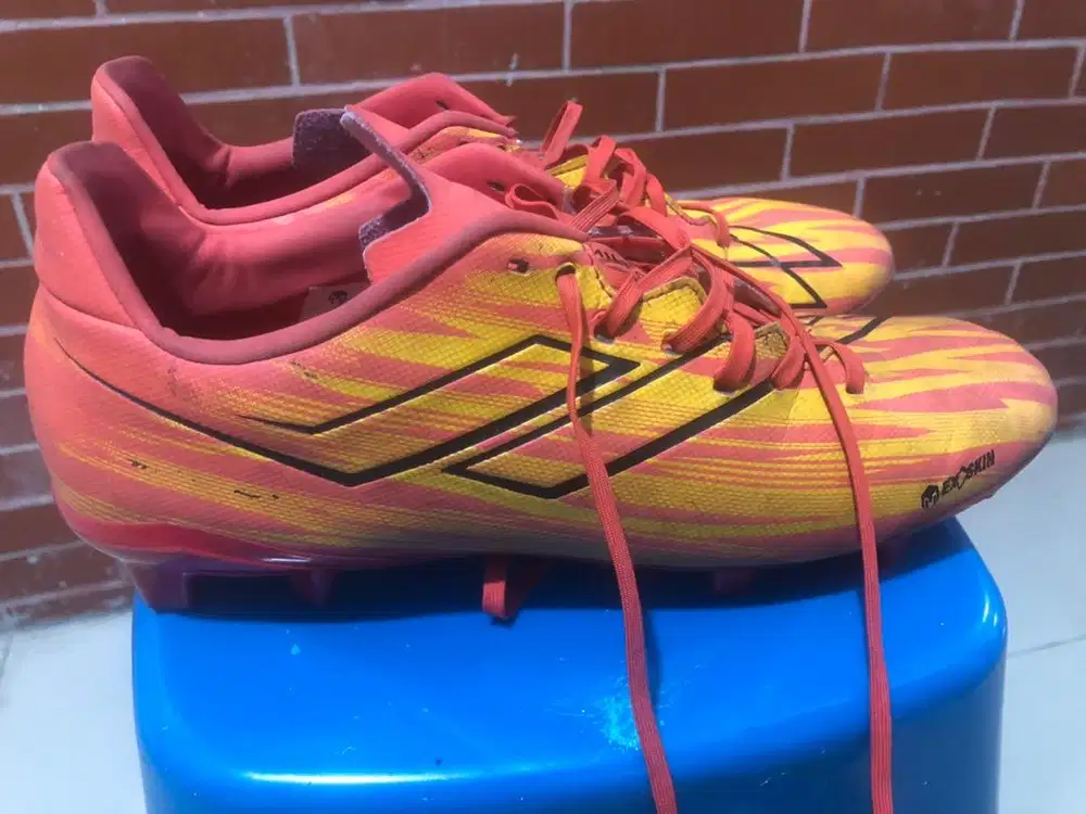 sepatu futsal mini socer mills