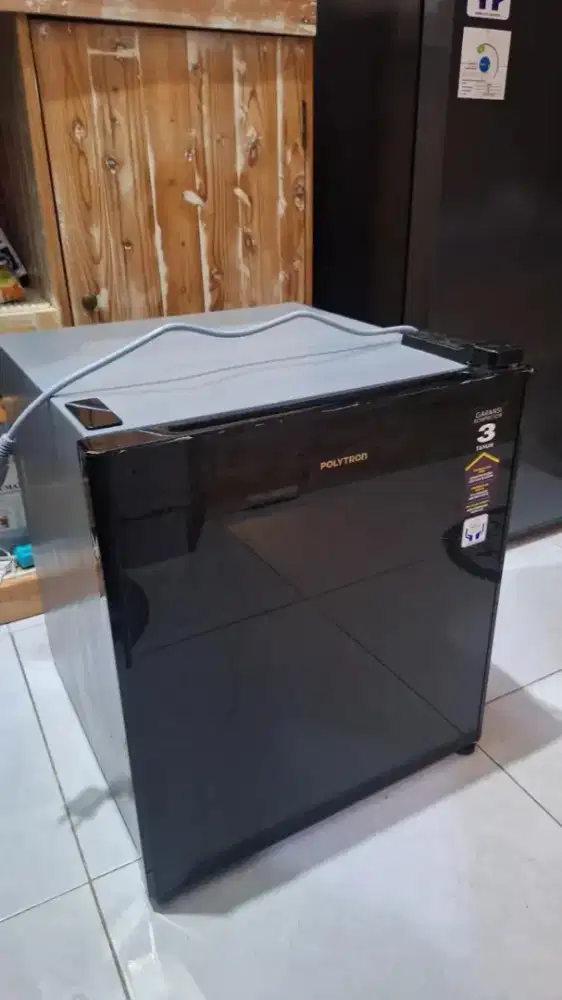 Kulkas mini portable Polytron