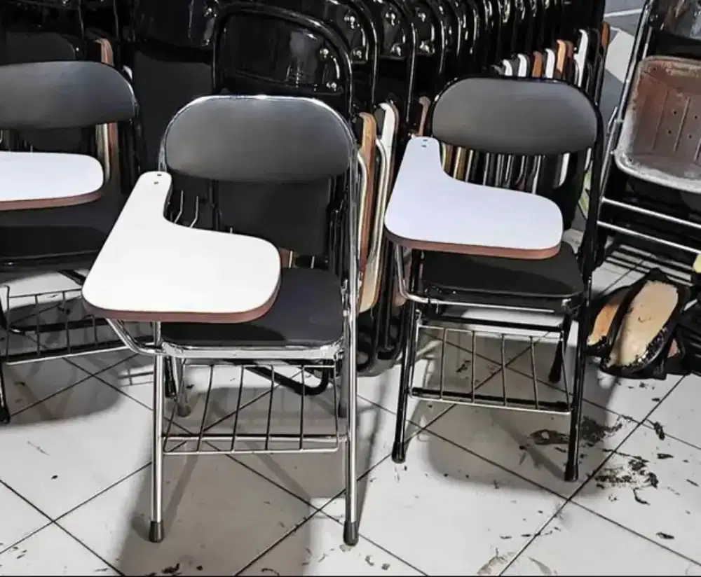 Kursi lipat kuliah rekondisi murah tidak karatan