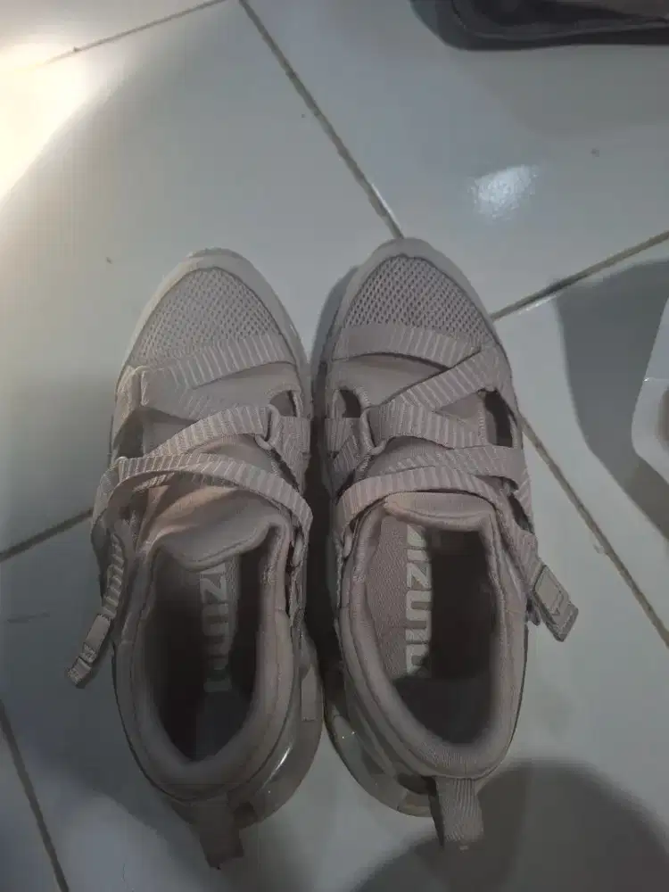 SEPATU MERK MIZUNO