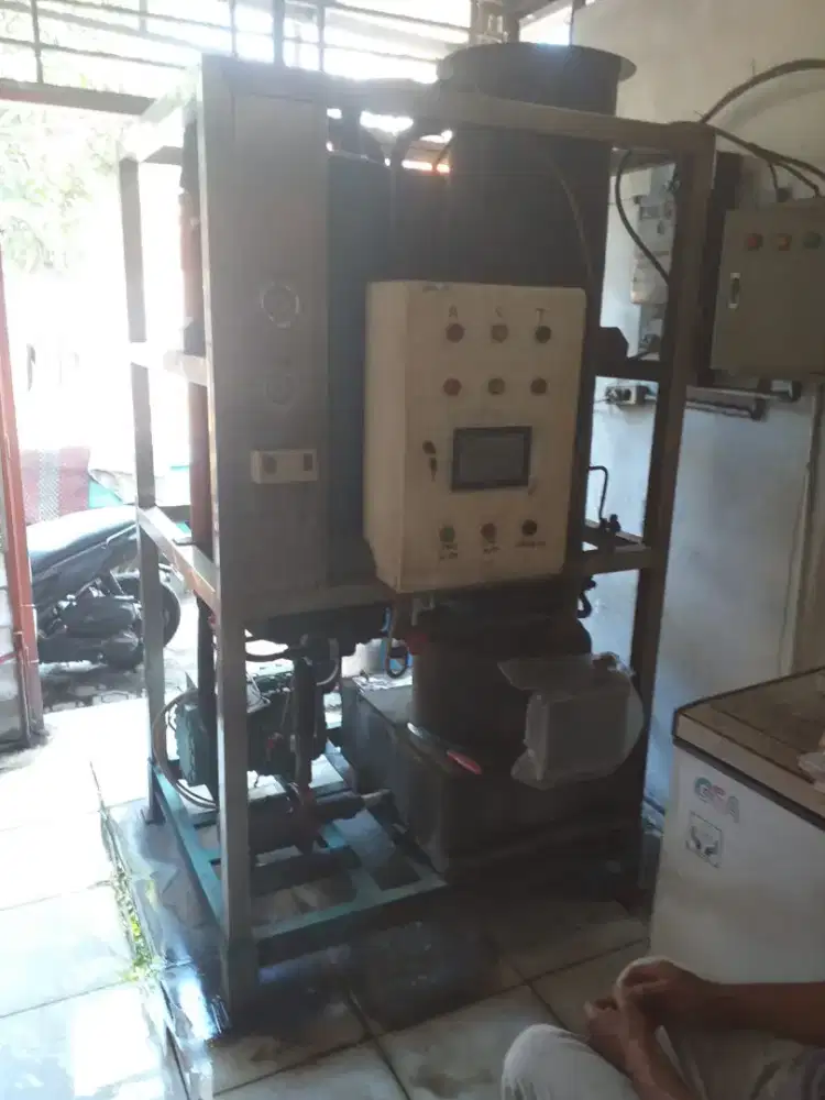 Di jual mesin es kristal