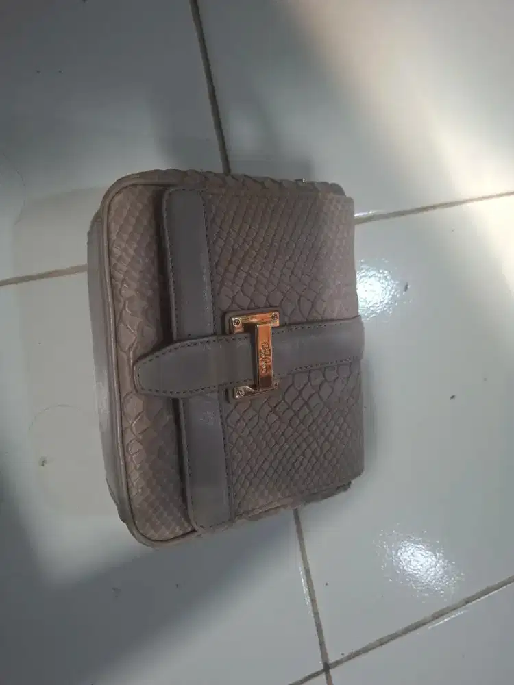 TAS COLE HAAN like new