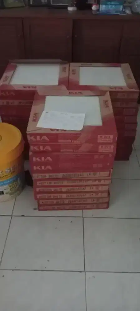 Dijual Ubin Keramik merk KIA 40x40cm dan SIKA Seal Deck 20 Kg Baru