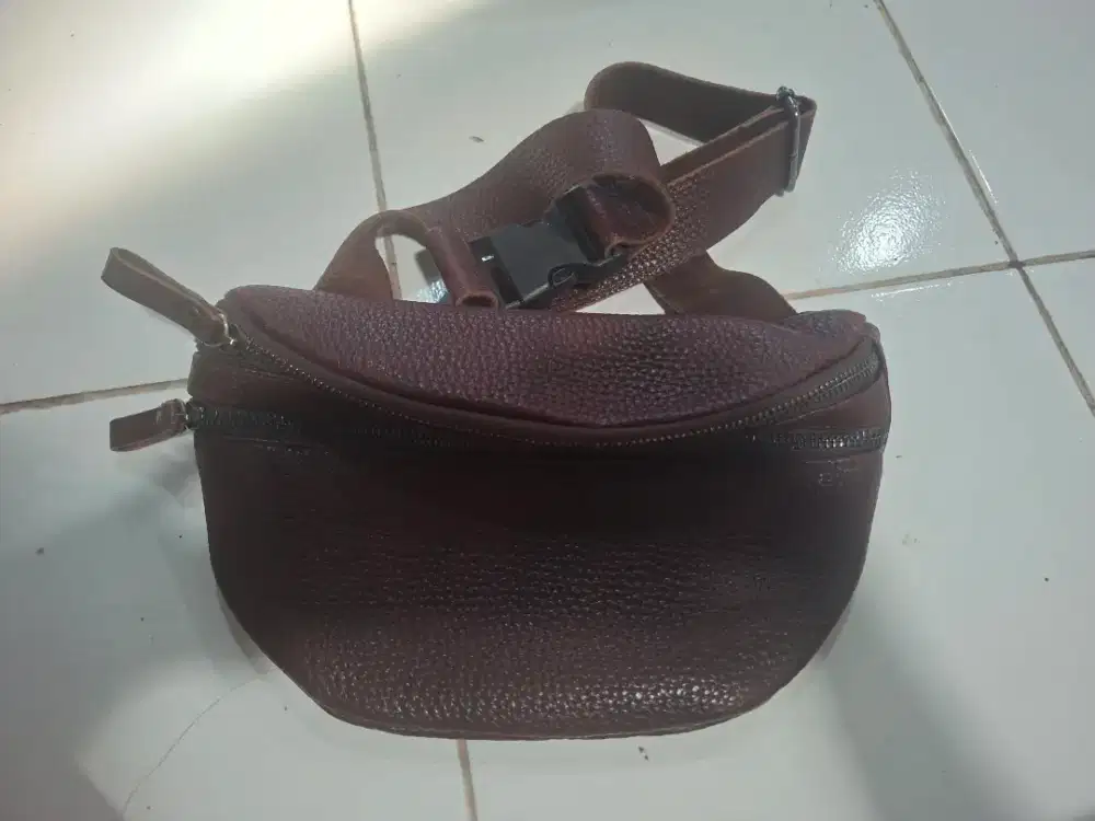 tas slempang unisex kulit kambing