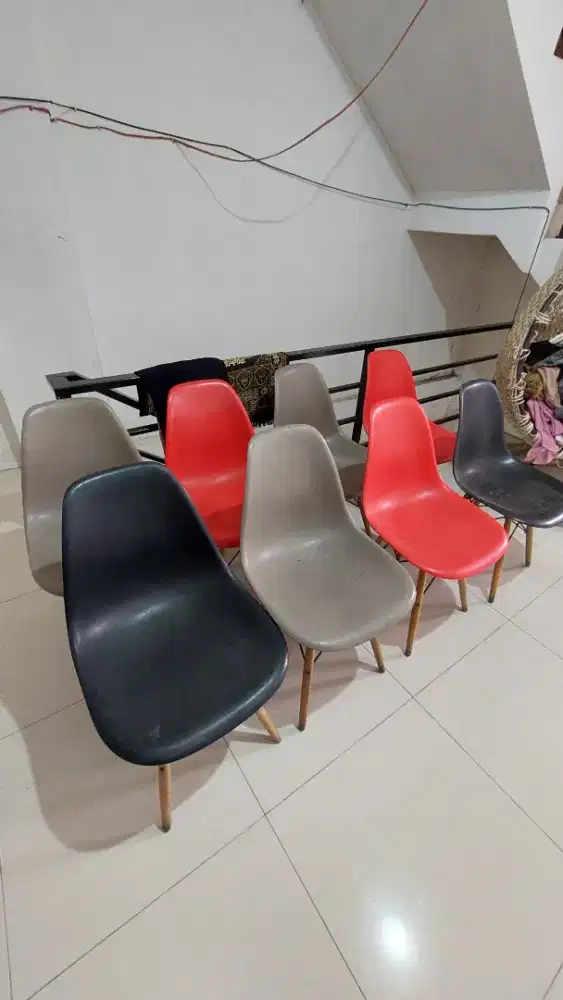 kursi makan atau kursi kafe bergaya minimalis modern merek INFORMA