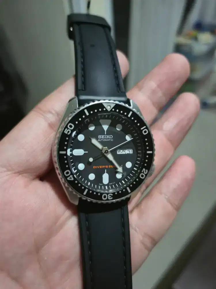 Seiko SKX007 (7S26-0020) Automatic Diver 200m - Discontinued Item