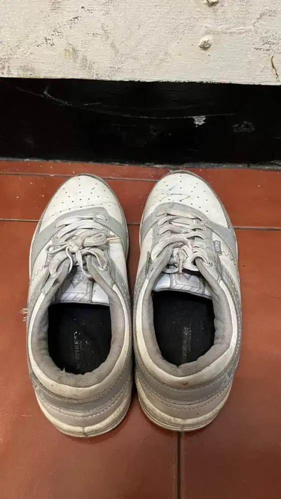 Sepatu Aerostreet
