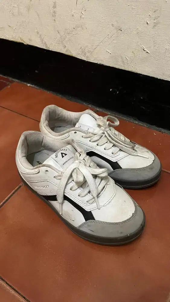 Sepatu Aerostreet
