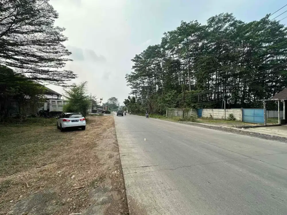 gudang tanah besar butuh uang pinggir jalan raya area gunung putri