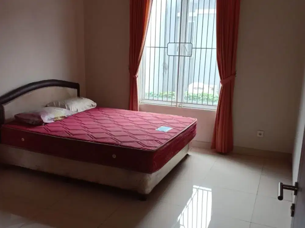 Rumah 2 Lantai Bagus di Premier Park 1 Modernland Tangerang