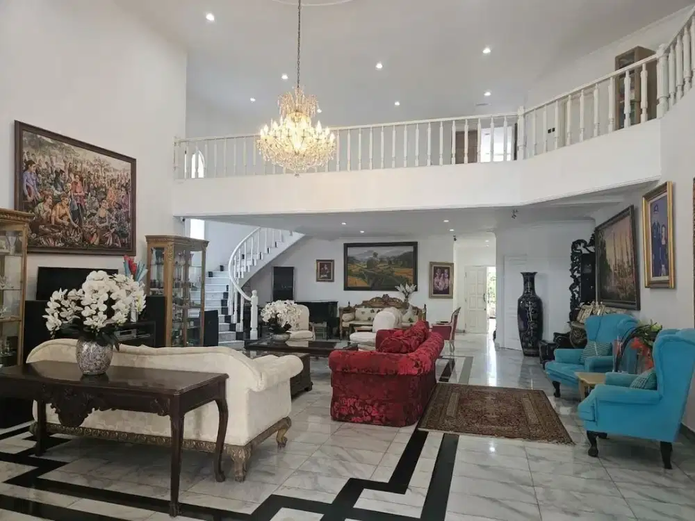 Dijual Rumah Klasik 2 Lantai Daerah Pasar Minggu