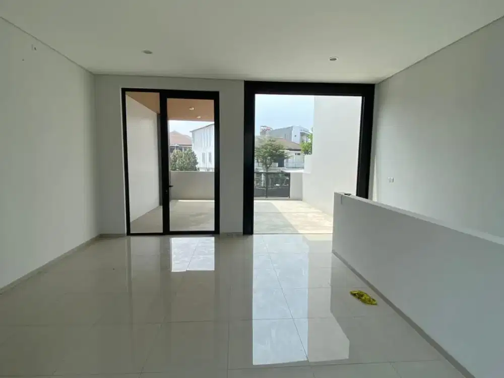 Ruko Baru Siap Pakai di Entrance Setraduta